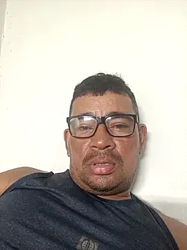 Snapshot of Morenostrio chatting on October 26, 2025, 10:54 pm Morenostrio online show from October 26, 2025, 10:54 pm