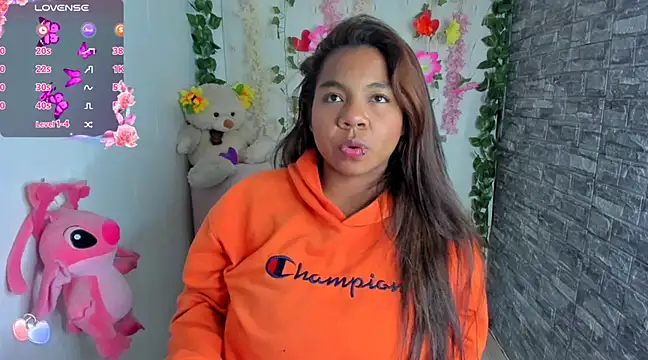 naty jhonsom  online show from March 10, 2025, 7:44 am