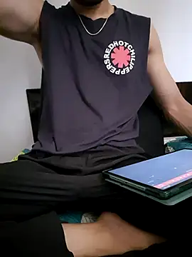 hot hunk boy online show from September 10, 2025, 7:51 am