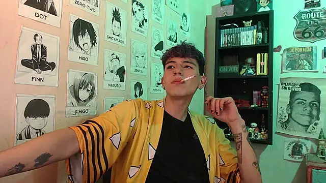 Snapshot of Mickey_Magic chatting on February 19, 2025, 2:23 am Mickey Magic online show from February 19, 2025, 2:23 am