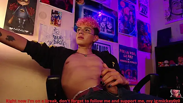 Snapshot of Mickey_Magic chatting on November 16, 2025, 3:55 am Mickey Magic online show from November 16, 2025, 3:55 am