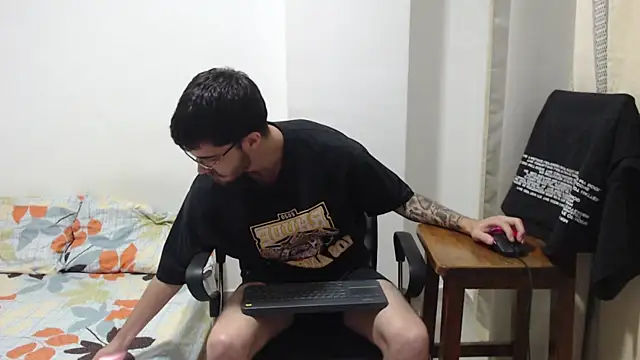 Snapshot of Aleex_Miller chatting on November 5, 2025, 2:47 am Aleex Miller online show from November 5, 2025, 2:47 am