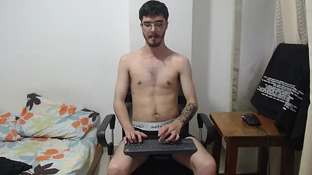 Snapshot of Aleex_Miller chatting on November 6, 2025, 3:32 am Aleex Miller online show from November 6, 2025, 3:32 am