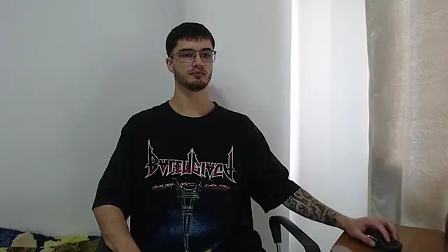 Snapshot of Aleex_Miller chatting on October 4, 2025, 8:10 pm Aleex Miller online show from October 4, 2025, 8:10 pm