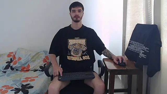 Snapshot of Aleex_Miller chatting on November 5, 2025, 3:26 pm Aleex Miller online show from November 5, 2025, 3:26 pm