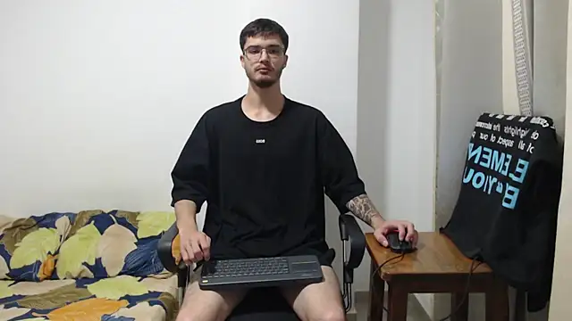 Snapshot of Aleex_Miller chatting on October 16, 2025, 1:25 am Aleex Miller online show from October 16, 2025, 1:25 am