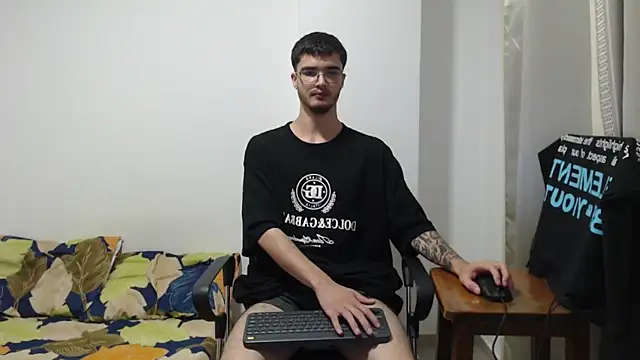 Snapshot of Aleex_Miller chatting on October 10, 2025, 8:59 am Aleex Miller online show from October 10, 2025, 8:59 am