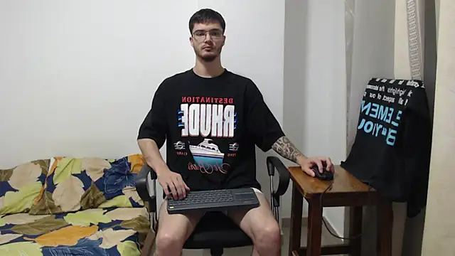 Snapshot of Aleex_Miller chatting on October 14, 2025, 12:22 am Aleex Miller online show from October 14, 2025, 12:22 am