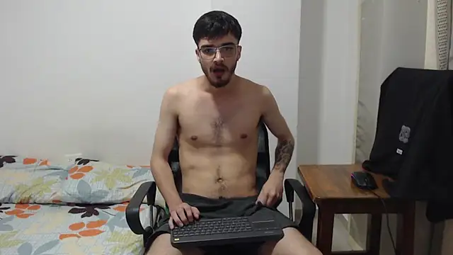 Snapshot of Aleex_Miller chatting on November 26, 2025, 4:45 am Aleex Miller online show from November 26, 2025, 4:45 am