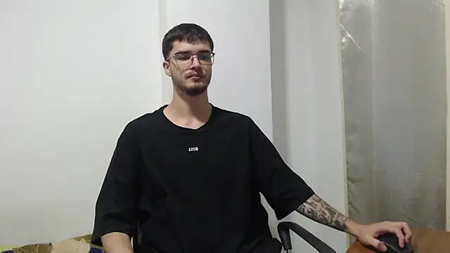 Snapshot of Aleex_Miller chatting on October 9, 2025, 2:12 am Aleex Miller online show from October 9, 2025, 2:12 am