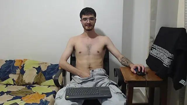 Snapshot of Aleex_Miller chatting on October 29, 2025, 12:20 am Aleex Miller online show from October 29, 2025, 12:20 am