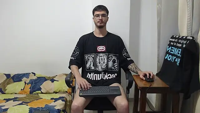 Snapshot of Aleex_Miller chatting on October 13, 2025, 12:45 am Aleex Miller online show from October 13, 2025, 12:45 am