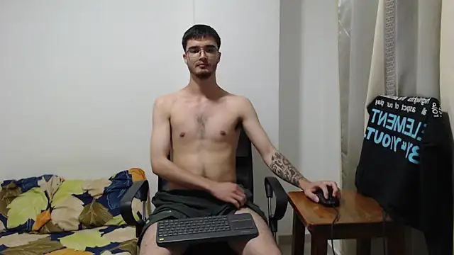 Snapshot of Aleex_Miller chatting on October 11, 2025, 9:32 am Aleex Miller online show from October 11, 2025, 9:32 am