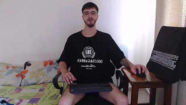 Snapshot of Aleex_Miller chatting on November 17, 2025, 10:25 pm Aleex Miller online show from November 17, 2025, 10:25 pm