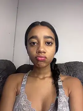 Snapshot of Zoe_Sweett18 chatting on February 25, 2026, 12:38 pm Zoe Sweett18 online show from February 25, 2026, 12:38 pm