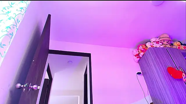 Snapshot of MiaFlamesxxx chatting on June 5, 2026, 8:25 pm MiaFlamesxxx online show from June 5, 2026, 8:25 pm