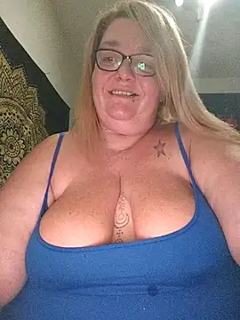 diosacurvy1984 online show from November 18, 2025, 11:15 pm