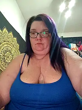 diosacurvy1984 online show from March 5, 2026, 10:37 pm