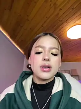 Sofia18 pinkk online show from March 3, 2025, 9:05 pm