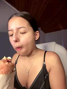 Snapshot of Sofia18_pinkk chatting on December 21, 2025, 8:53 pm Sofia18 pinkk online show from December 21, 2025, 8:53 pm