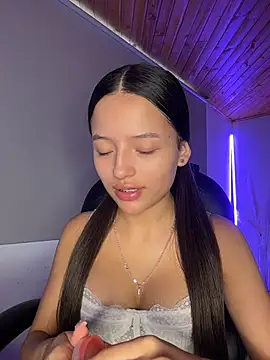 Snapshot of Sofia18_pinkk chatting on June 17, 2026, 9:47 pm Sofia18 pinkk online show from June 17, 2026, 9:47 pm