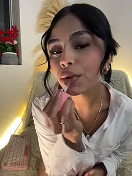 Snapshot of Michell_sr chatting on December 19, 2025, 4:38 am Michell sr online show from December 19, 2025, 4:38 am