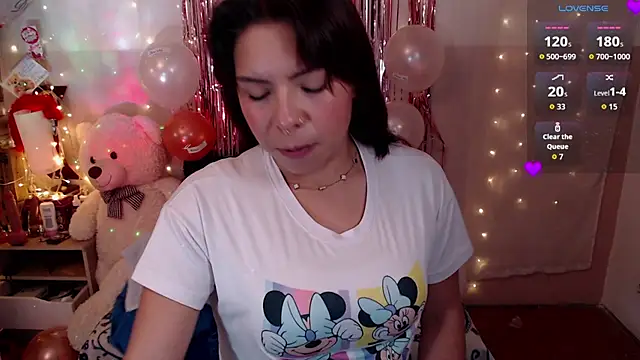 Snapshot of cute_bunny95 chatting on October 6, 2025, 12:50 pm cute bunny95 online show from October 6, 2025, 12:50 pm