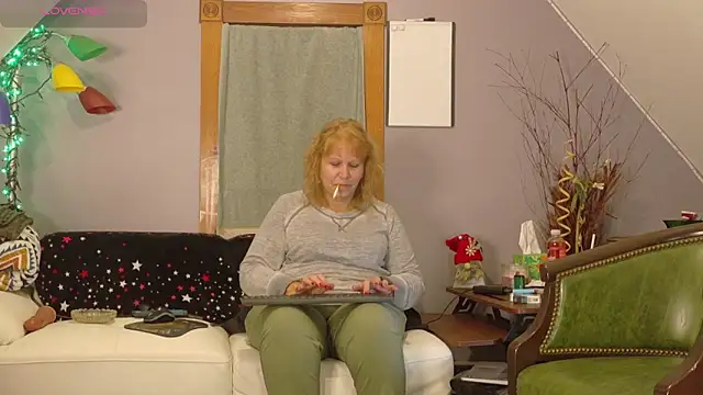 Snapshot of Badgirlpr2 chatting on November 25, 2025, 10:32 pm Badgirlpr2 online show from November 25, 2025, 10:32 pm