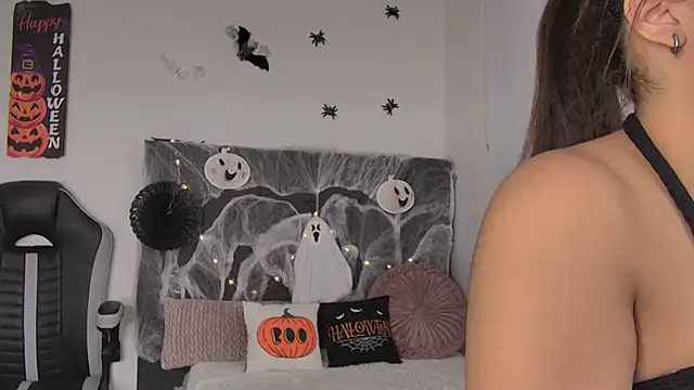 Snapshot of AmandaBrooks_18 chatting on October 12, 2025, 1:07 am AmandaBrooks 18 online show from October 12, 2025, 1:07 am