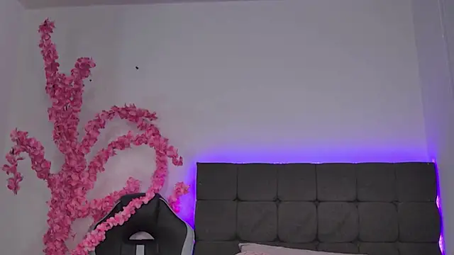 Snapshot of AmandaBrooks_18 chatting on November 6, 2025, 1:31 am AmandaBrooks 18 online show from November 6, 2025, 1:31 am