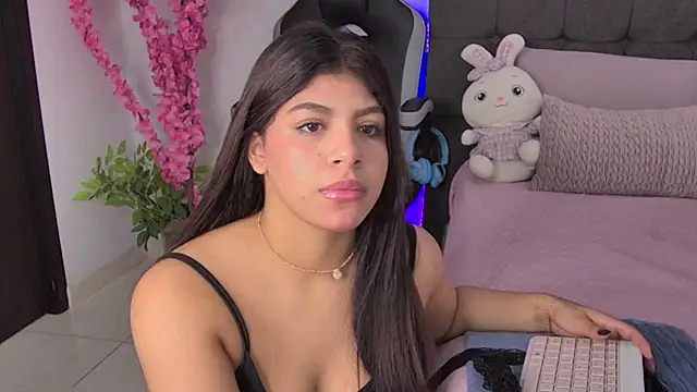 Snapshot of AmandaBrooks_18 chatting on November 16, 2025, 10:24 pm AmandaBrooks 18 online show from November 16, 2025, 10:24 pm