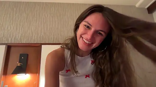 graciesmith27 online show from April 21, 2026, 5:03 am