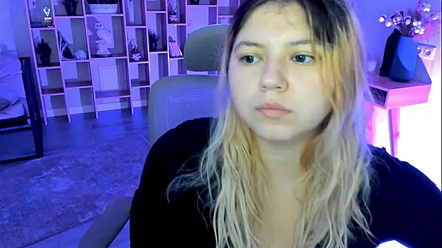 DiaAngell online show from November 5, 2025, 7:28 pm