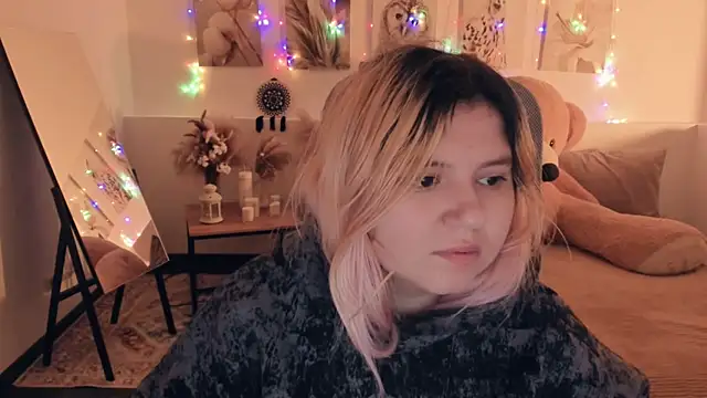 DiaAngell online show from April 14, 2026, 7:52 pm