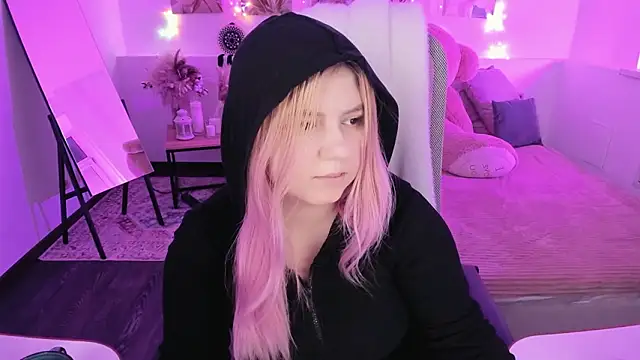 DiaAngell online show from March 8, 2026, 9:07 pm