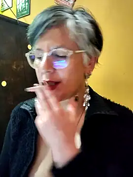 ilonna2025 online show from May 24, 2026, 10:53 pm