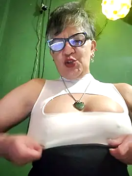 Snapshot of ilonna2025 chatting on October 23, 2025, 10:41 pm ilonna2025 online show from October 23, 2025, 10:41 pm