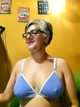 Snapshot of ilonna2025 chatting on March 19, 2025, 10:11 am ilonna2025 online show from March 19, 2025, 10:11 am