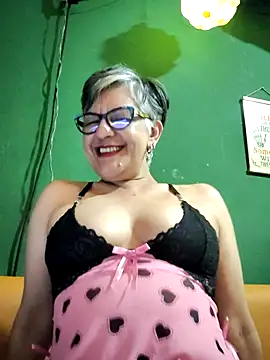 Snapshot of ilonna2025 chatting on November 9, 2025, 11:42 pm ilonna2025 online show from November 9, 2025, 11:42 pm