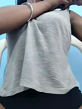 Snapshot of Leoni_G chatting on September 29, 2025, 6:42 am Leoni G online show from September 29, 2025, 6:42 am