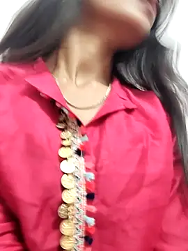 Snapshot of Leoni_G chatting on November 4, 2025, 8:40 am Leoni G online show from November 4, 2025, 8:40 am