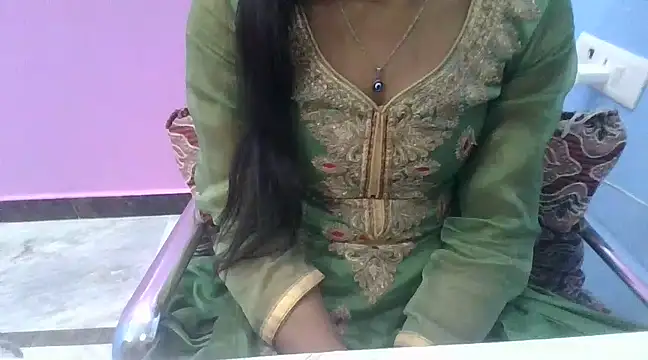 Snapshot of Leoni_G chatting on March 7, 2025, 9:18 am Leoni G online show from March 7, 2025, 9:18 am