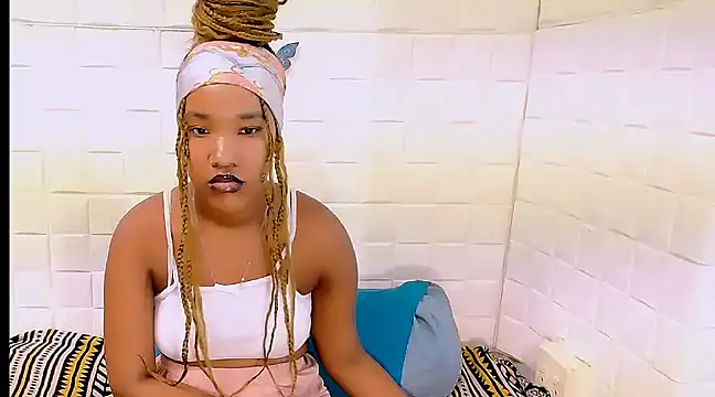 EroticSexyPrada online show from March 13, 2025, 5:11 am