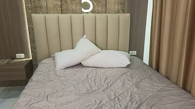 SusannJohnson online show from March 22, 2026, 12:25 am