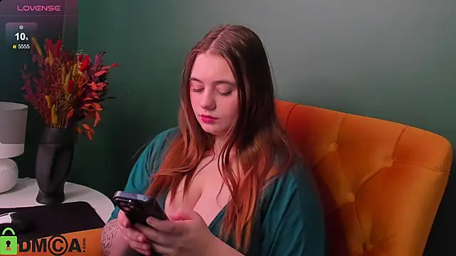 Snapshot of Alli_Aster chatting on February 19, 2025, 10:01 am Alli Aster online show from February 19, 2025, 10:01 am