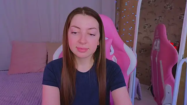 Snapshot of Ann_moon__ chatting on March 9, 2025, 6:21 pm Ann moon online show from March 9, 2025, 6:21 pm