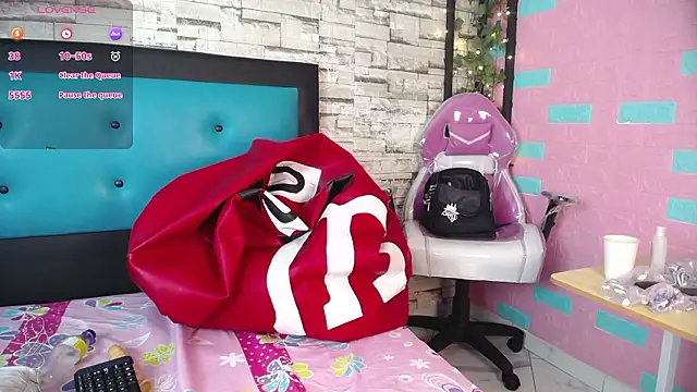 Snapshot of Pink_19 chatting on February 5, 2026, 12:45 pm Pink 19 online show from February 5, 2026, 12:45 pm