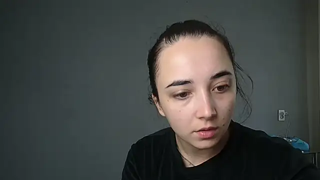 Eva Gloryy online show from November 1, 2025, 12:32 pm