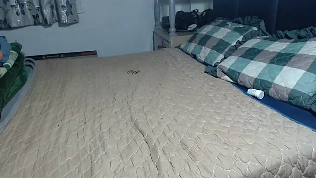 bubblendz1988 online show from October 28, 2025, 4:39 pm