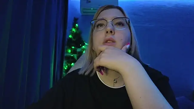 HotBrandyX online show from December 15, 2025, 10:54 am